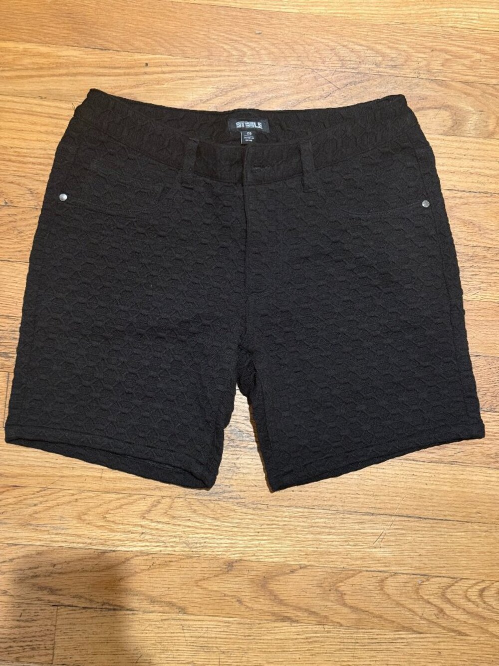 St33le black textured shorts